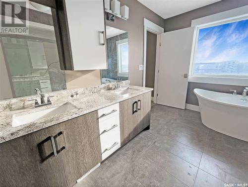 641 Douglas Drive, Swift Current, SK - Indoor Photo Showing Bathroom