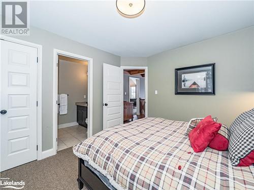 3876 Muskoka Road 118 Unit# Sandfield 5 W10, Port Carling, ON - Indoor Photo Showing Bedroom