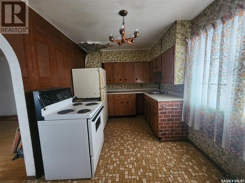 City View Acres, Moose Jaw Rm No. 161, SK - Indoor Photo Showing Kitchen With Double Sink