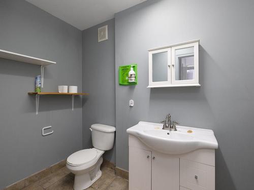 Powder room - 103  - 103A Rue Huot, Notre-Dame-De-L'Île-Perrot, QC - Indoor Photo Showing Bathroom