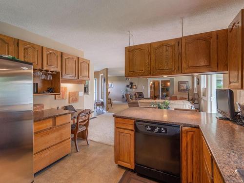 253 Garner Cres, Nanaimo, BC - Indoor Photo Showing Kitchen