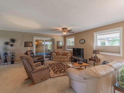 253 Garner Cres, Nanaimo, BC - Indoor Photo Showing Living Room