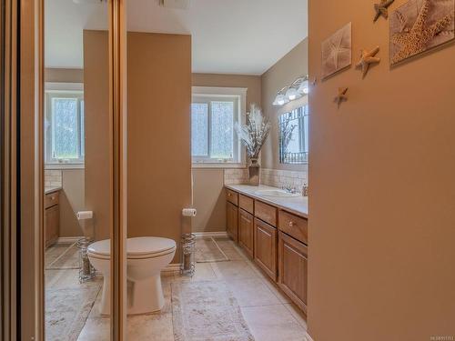 253 Garner Cres, Nanaimo, BC - Indoor Photo Showing Bathroom