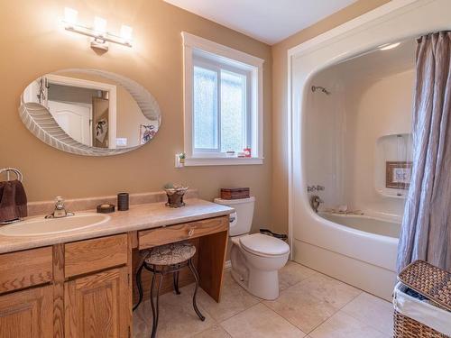 253 Garner Cres, Nanaimo, BC - Indoor Photo Showing Bathroom
