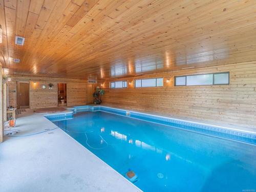253 Garner Cres, Nanaimo, BC - Indoor Photo Showing Other Room With In Ground Pool