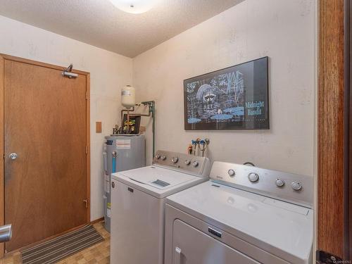 253 Garner Cres, Nanaimo, BC - Indoor Photo Showing Laundry Room