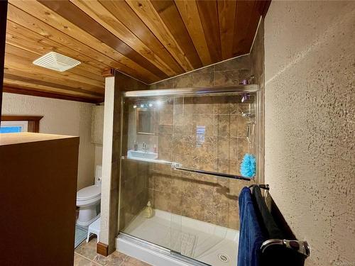 1045 Seventh Ave, Ucluelet, BC - Indoor Photo Showing Bathroom