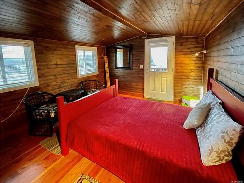 1045 Seventh Ave, Ucluelet, BC - Indoor Photo Showing Bedroom