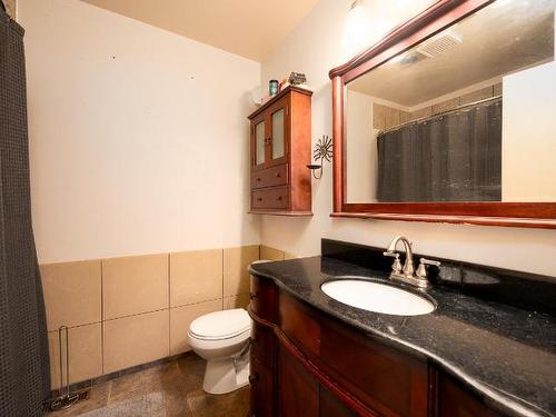1737 Pennask Terrace, Kamloops, BC - Indoor Photo Showing Bathroom