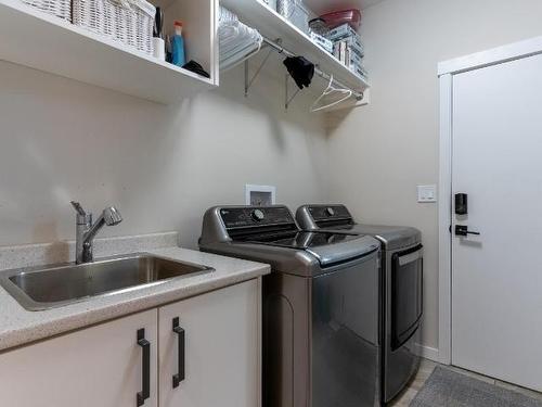 2738 Beachmount Cres, Kamloops, BC - Indoor Photo Showing Laundry Room