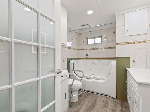 Bathroom - R33-4810 Ch. Du Bois-Franc, Montréal (Saint-Laurent), QC - Indoor Photo Showing Other Room