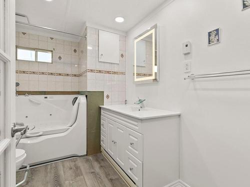 Bathroom - R33-4810 Ch. Du Bois-Franc, Montréal (Saint-Laurent), QC - Indoor Photo Showing Laundry Room