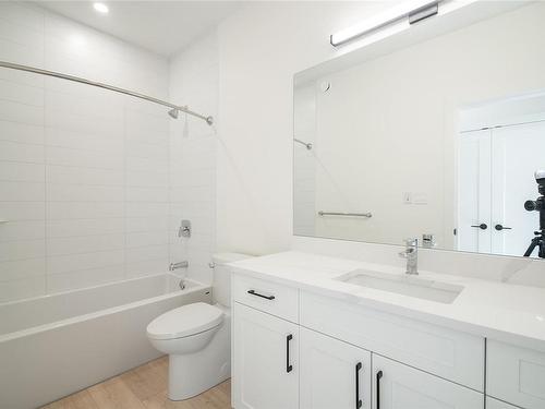 15-1580 Glen Eagle Dr, Campbell River, BC - Indoor Photo Showing Bathroom