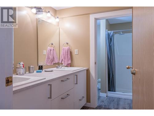 9885 Pinnacles Road Unit# 11, Silver Star, BC - Indoor Photo Showing Bathroom