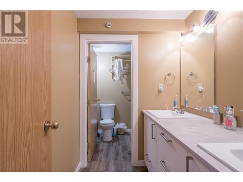 9885 Pinnacles Road Unit# 11, Silver Star, BC - Indoor Photo Showing Bathroom