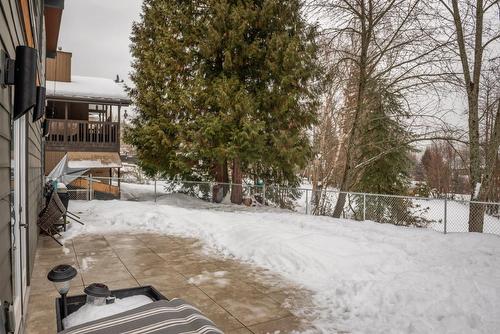 905 8Th Street, Montrose, BC - Outdoor