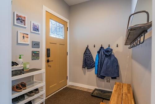905 8Th Street, Montrose, BC - Indoor Photo Showing Other Room