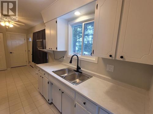 7645 Kingsley Crescent, Prince George, BC - Indoor Photo Showing Kitchen With Double Sink