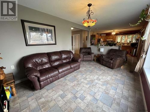 17 Third St E, Elk Lake, ON - Indoor Photo Showing Living Room