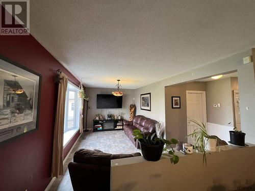 17 Third St E, Elk Lake, ON - Indoor Photo Showing Other Room