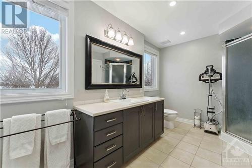 Primary ensuite 4-piece bathroom - 49 Emerald Meadows Drive, Ottawa, ON - Indoor Photo Showing Bathroom
