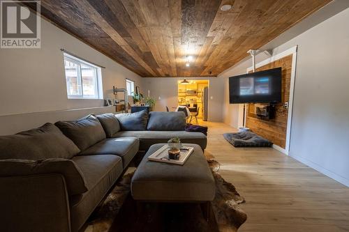 4420 Iron Mountain Road, Merritt, BC - Indoor Photo Showing Living Room