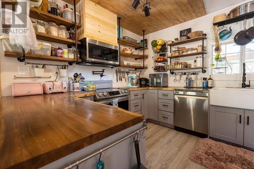 4420 Iron Mountain Road, Merritt, BC - Indoor Photo Showing Kitchen