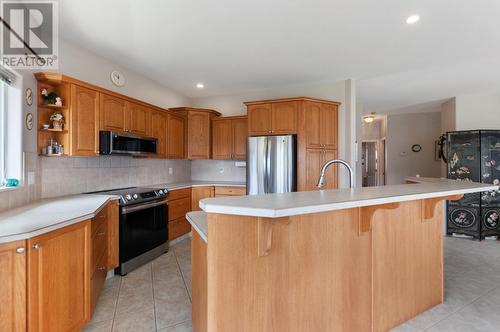 300 Pineview Drive, Kaleden, BC - Indoor Photo Showing Kitchen