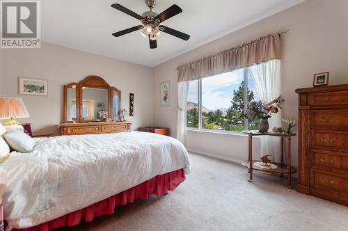 300 Pineview Drive, Kaleden, BC - Indoor Photo Showing Bedroom