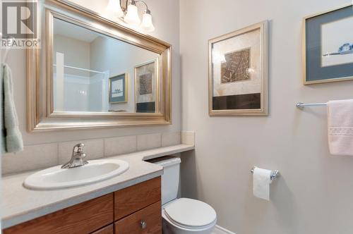 300 Pineview Drive, Kaleden, BC - Indoor Photo Showing Bathroom