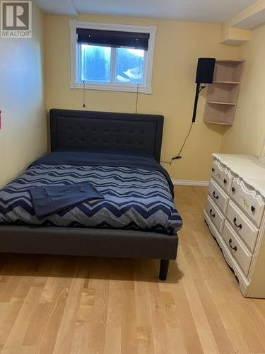 2100 27 Crescent, Vernon, BC - Indoor Photo Showing Bedroom
