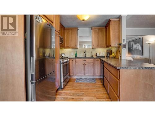 2100 27 Crescent, Vernon, BC - Indoor Photo Showing Kitchen