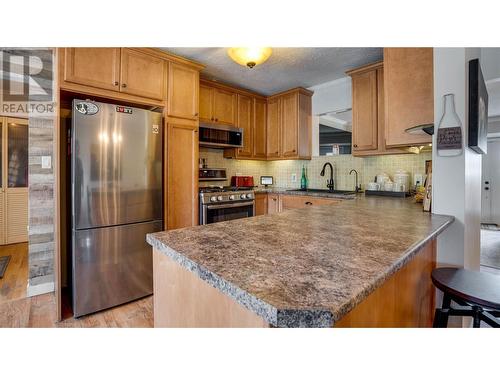 2100 27 Crescent, Vernon, BC - Indoor Photo Showing Kitchen