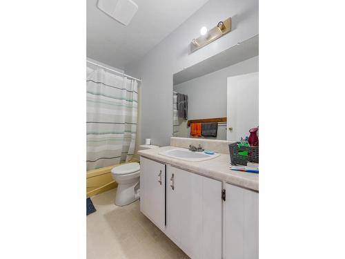 607 Christina Place, Castlegar, BC - Indoor Photo Showing Bathroom