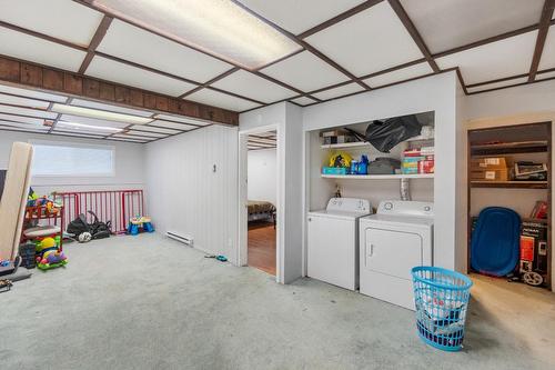 607 Christina Place, Castlegar, BC - Indoor Photo Showing Laundry Room