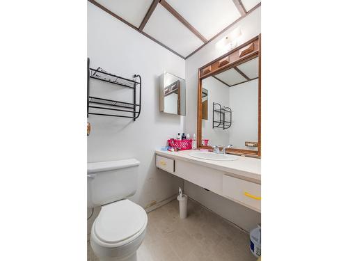 607 Christina Place, Castlegar, BC - Indoor Photo Showing Bathroom