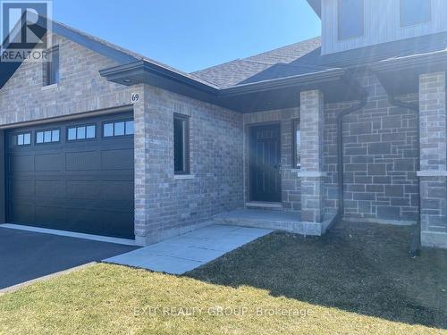69 Hillside Meadow Dr, Quinte West, ON - Outdoor