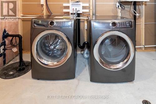 69 Hillside Meadow Dr, Quinte West, ON - Indoor Photo Showing Laundry Room