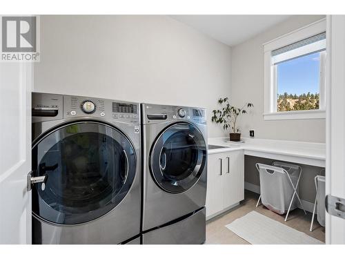 4604 Fordham Road, Kelowna, BC - Indoor Photo Showing Laundry Room