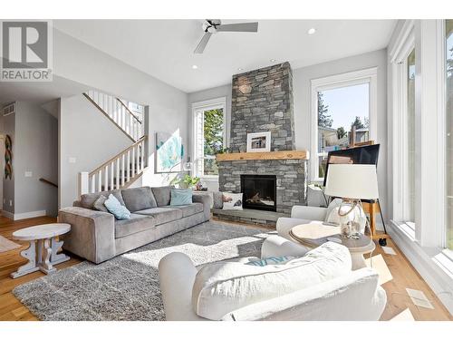 4604 Fordham Road, Kelowna, BC - Indoor Photo Showing Living Room With Fireplace