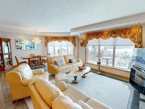 2C 1350 Huron Street, Keewatin, ON - Indoor Photo Showing Living Room