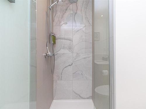 307-848 Yates St, Victoria, BC - Indoor Photo Showing Bathroom