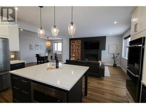 1008 87 Avenue, Dawson Creek, BC - Indoor Photo Showing Kitchen With Upgraded Kitchen