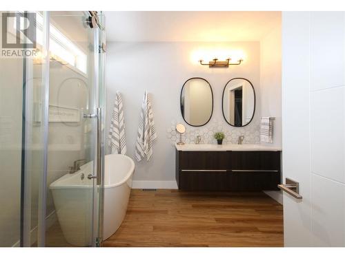 1008 87 Avenue, Dawson Creek, BC - Indoor Photo Showing Bathroom