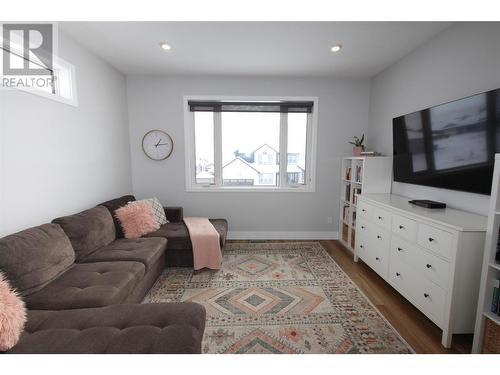 1008 87 Avenue, Dawson Creek, BC - Indoor Photo Showing Living Room