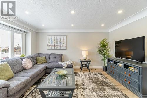 107 Winchester Blvd, Hamilton, ON - Indoor Photo Showing Living Room