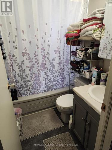 25 Gladstone Ave, Hamilton, ON - Indoor Photo Showing Bathroom