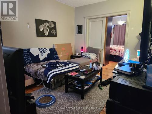 25 Gladstone Ave, Hamilton, ON - Indoor Photo Showing Bedroom