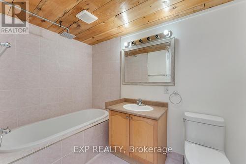1882B Woods Bay Road, Severn, ON - Indoor Photo Showing Bathroom