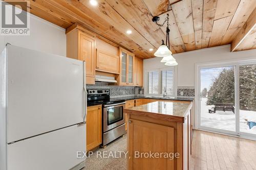 1882B Woods Bay Road, Severn, ON - Indoor Photo Showing Kitchen